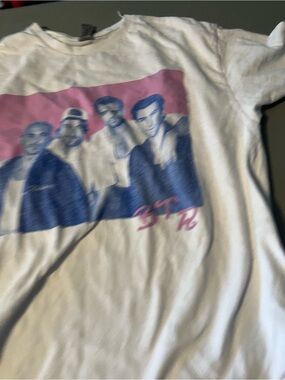 Big Time Rush Concert T-shirt White Short Sleeve Tee with Pink & Blue Band